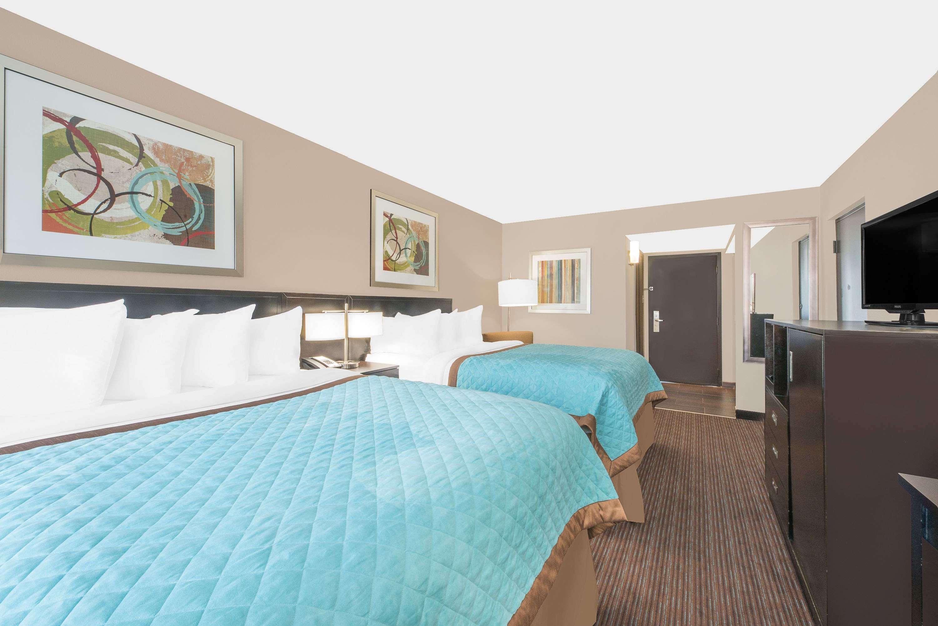 Wyndham Garden Hotel 2*