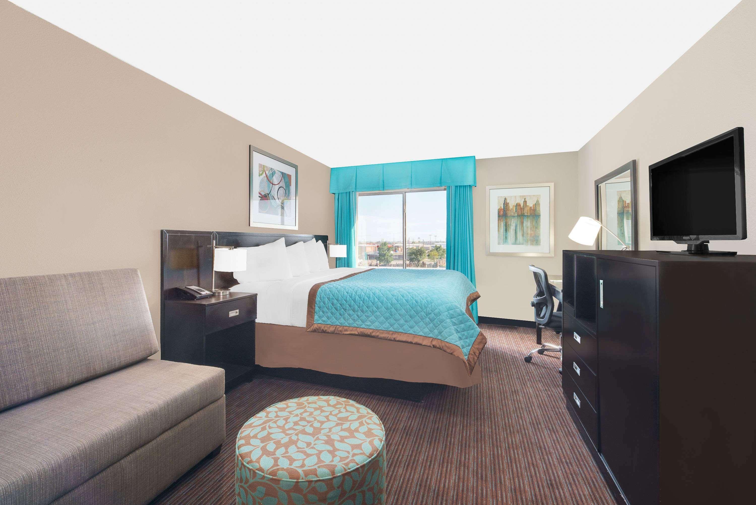 Wyndham Garden Hotel 2*