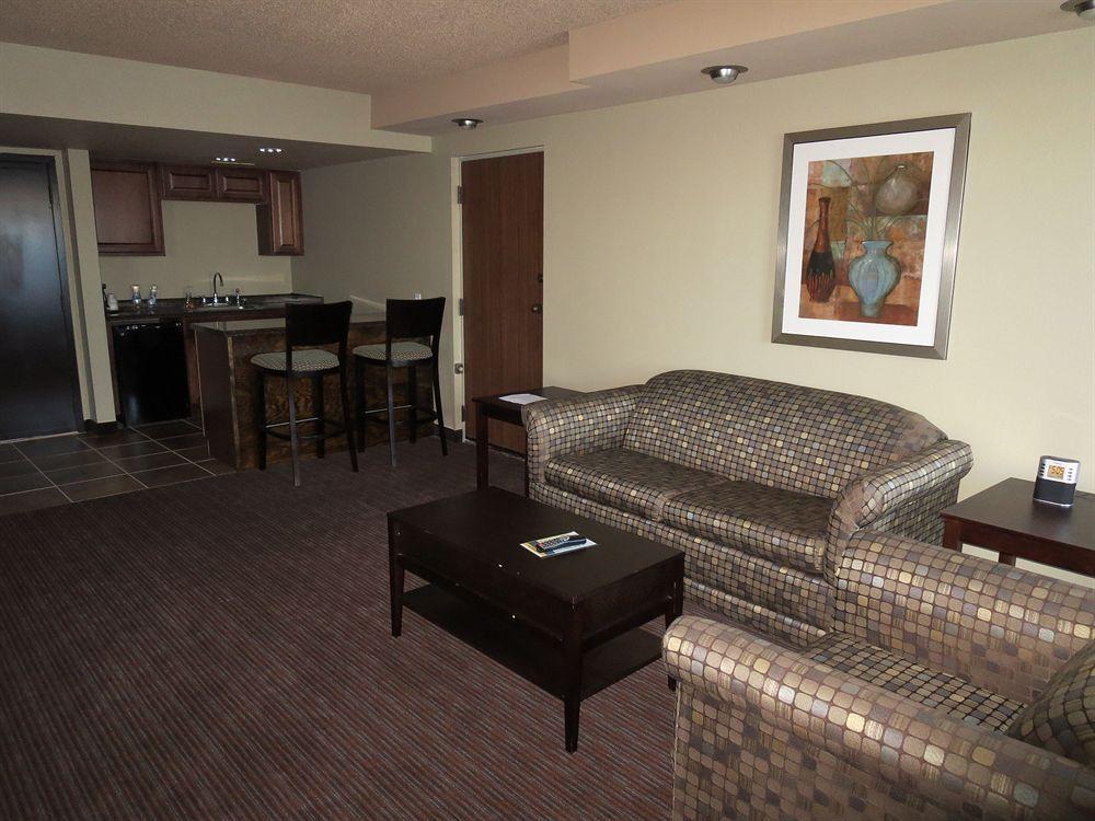 Wyndham Garden Hotel 2*